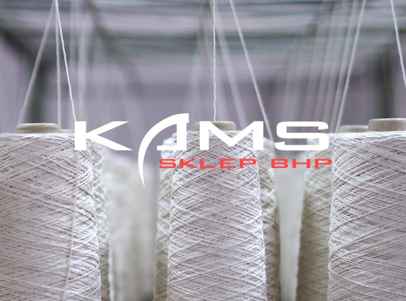 Bawełna a poliester – które spodnie robocze są lepsze latem, a które zimą?